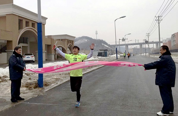 遼寧實驗學校本溪分校舉行“紀念12.9”運動接力長跑比賽