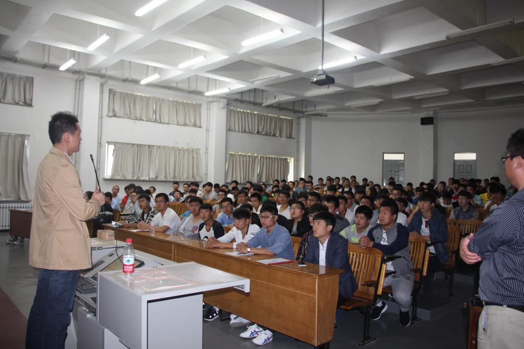 遼寧科技學(xué)院舉辦2016屆畢業(yè)生首場(chǎng)大型校園雙選會(huì)