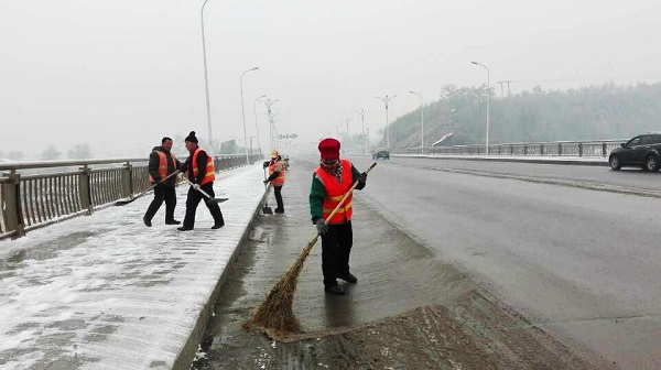 高新區(qū)城市管理局迎戰(zhàn)今冬首場(chǎng)降雪